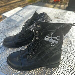 Hairstylist black boots worn 1x size 41 or 10 woman’s fit like 9.5